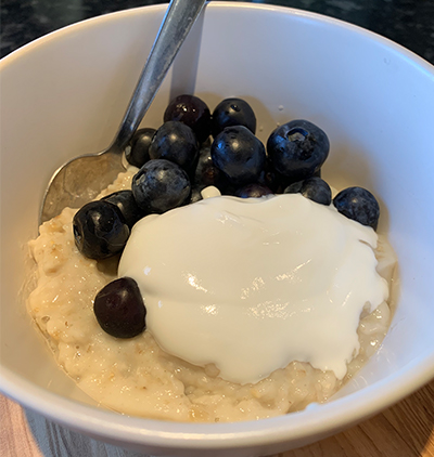 Porridge with Blueberries and Soya Yoghurt